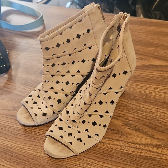 Michael Kors Tan Peep-Toe Wedges - Picture 1 of 1